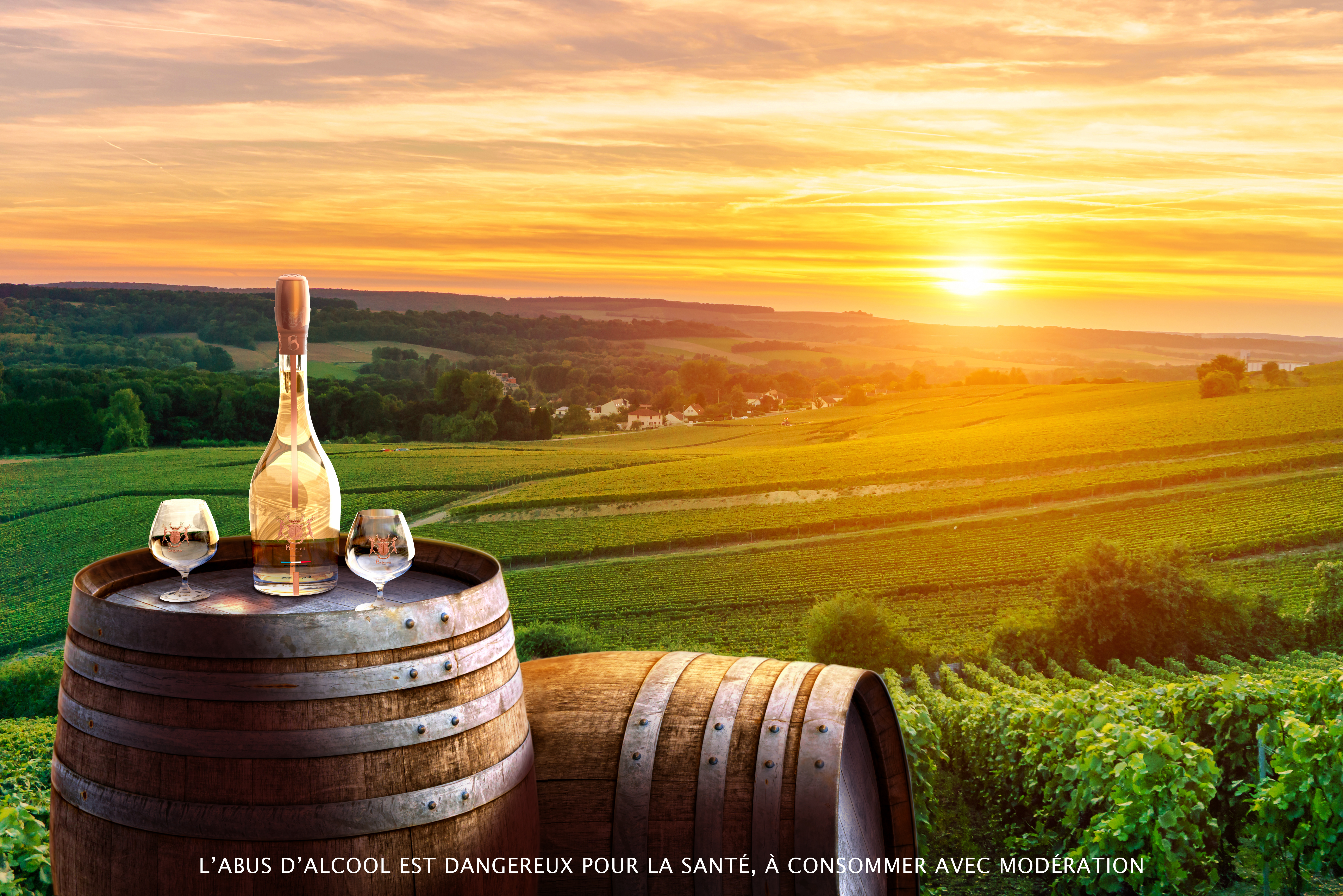 Bouteille Beleven Tradition sur un tonneau dans les vignes